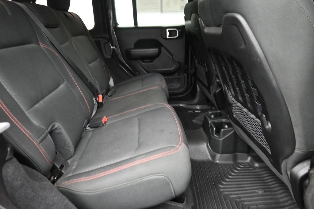 Used 2022 Jeep Wrangler Unlimited Rubicon w/ Cold Weather Group AWD/4WD image 10