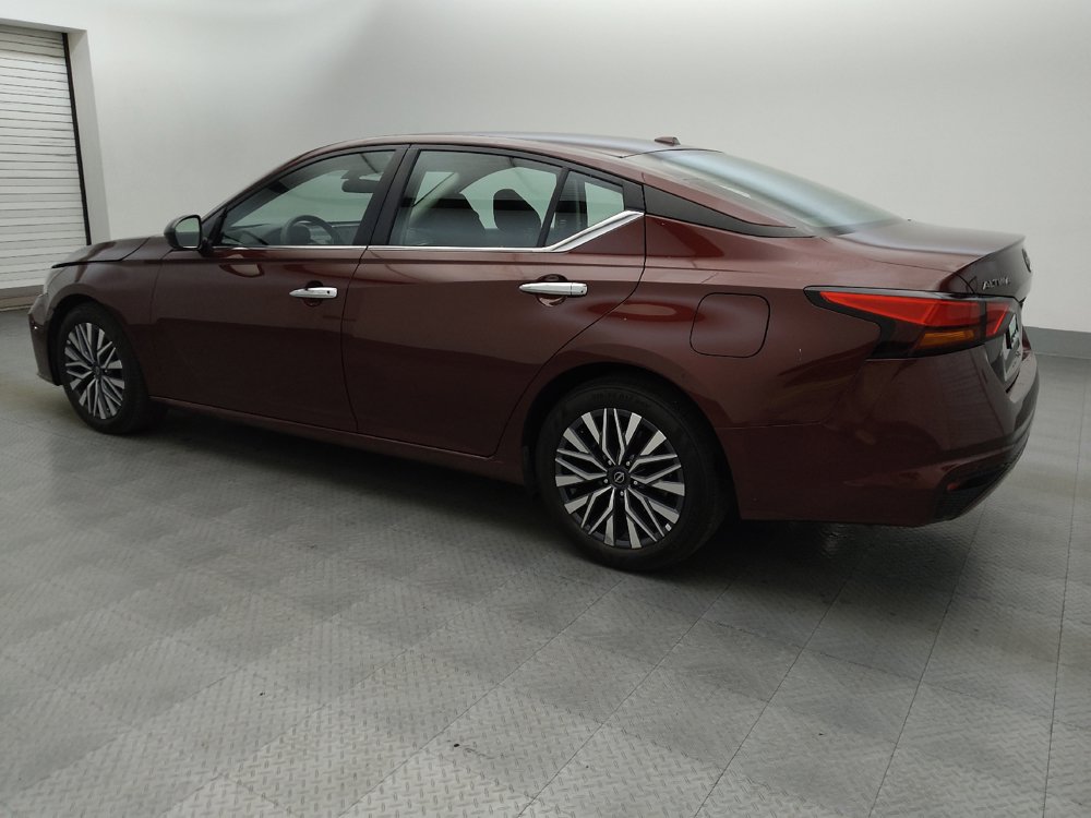 Used 2025 Nissan Altima 2.5 SV FWD image 3