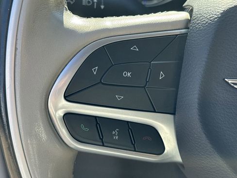 Used 2020 Chrysler Pacifica Limited image 23