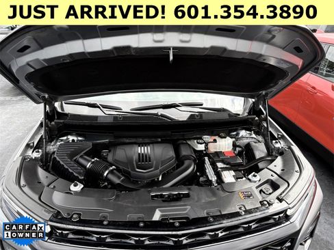 Used 2024 Chevrolet Traverse RS image 13