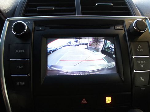 Used 2016 Toyota Camry SE FWD image 18