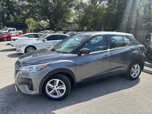 Used 2023 Nissan Kicks S FWD image 3