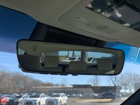 Certified 2024 Lexus ES 350 w/ Premium Package image 27