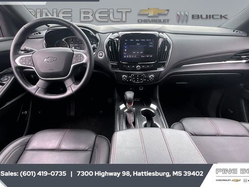 Used 2023 Chevrolet Traverse RS FWD image 13