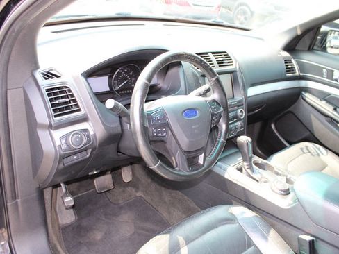 Used 2016 Ford Explorer XLT w/ Equipment Group 202A AWD/4WD image 13
