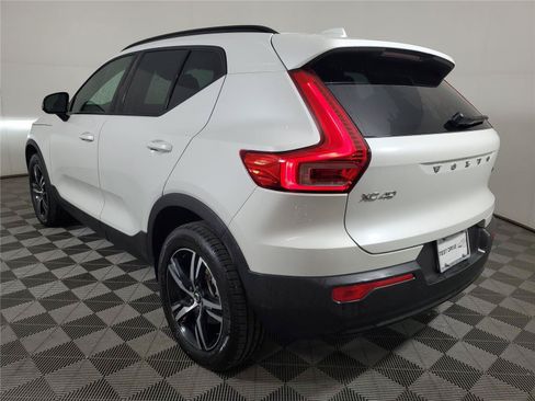 Certified 2026 Volvo XC40 B5 Core w/ Climate Package AWD/4WD image 4