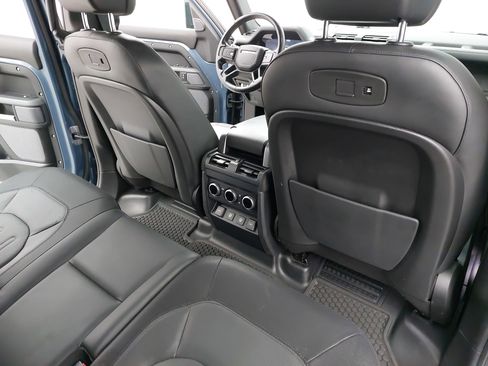 Used 2021 Land Rover Defender 110 X-Dynamic HSE image 13