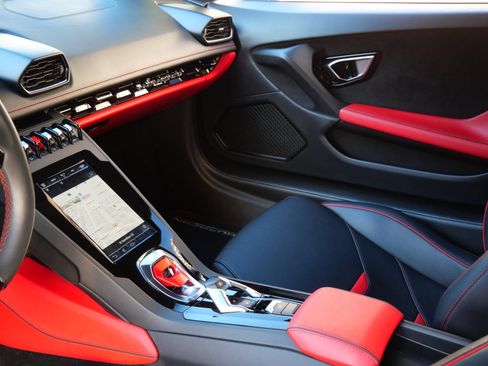 Used 2021 Lamborghini Huracan EVO image 12