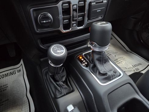 New 2026 Jeep Wrangler Unlimited Sahara AWD/4WD image 33