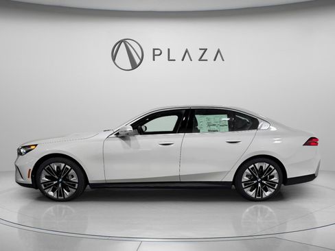 New 2026 BMW 530i xDrive w/ Premium Package image 3