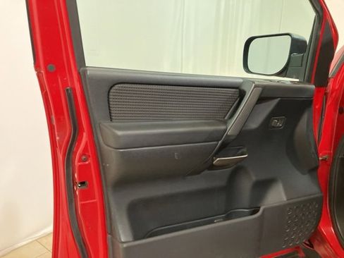 Used 2011 Nissan Titan SV w/ SV Value Truck Pkg image 9