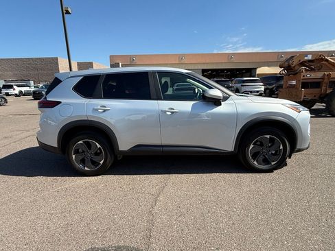 Certified 2025 Nissan Rogue SV FWD image 3