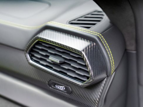 Used 2022 Lamborghini Urus image 73