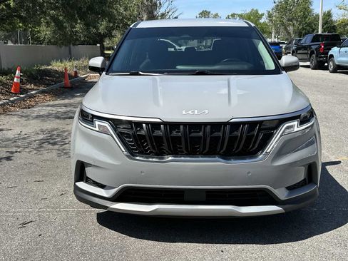 Used 2022 Kia Carnival EX FWD image 9