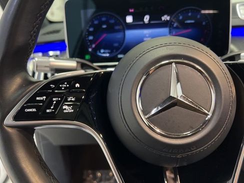 Used 2022 Mercedes-Benz S 500 4MATIC w/ AMG Line Package image 32