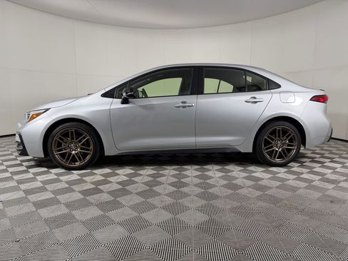 Used 2024 Toyota Corolla SE FWD image 2