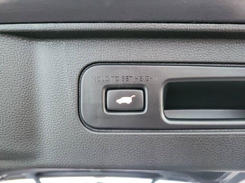 Used 2025 Honda Pilot EX-L image 17