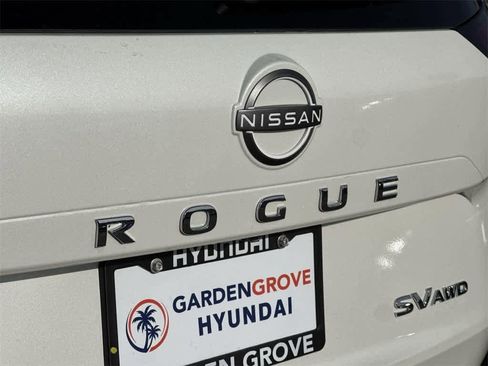 Used 2023 Nissan Rogue SV image 31