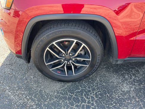 Used 2020 Jeep Grand Cherokee Trailhawk w/ Trailhawk Luxury Group AWD/4WD image 32