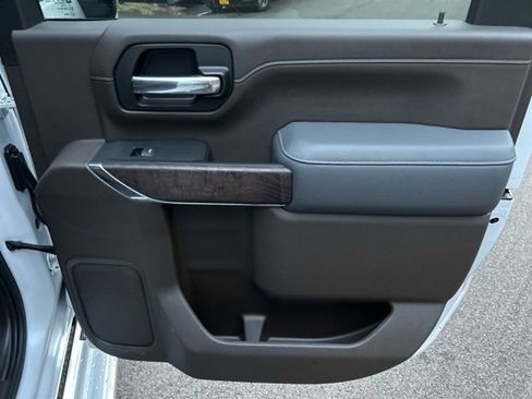 Used 2023 GMC Sierra 2500 Denali w/ Denali Ultimate Package image 9
