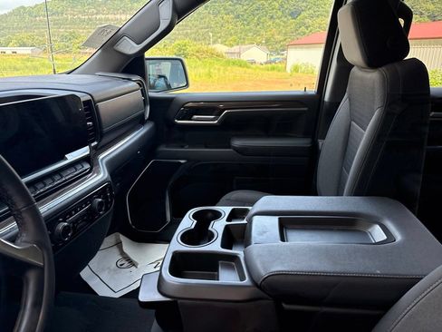 Used 2023 Chevrolet Silverado 1500 LT AWD/4WD image 12
