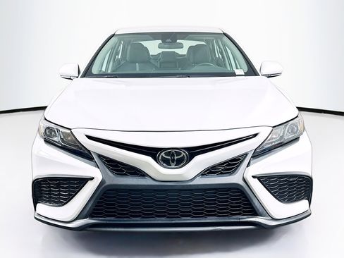 Used 2023 Toyota Camry SE image 2