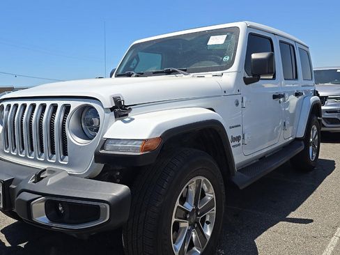 Used 2018 Jeep Wrangler Unlimited Sahara AWD/4WD image 4