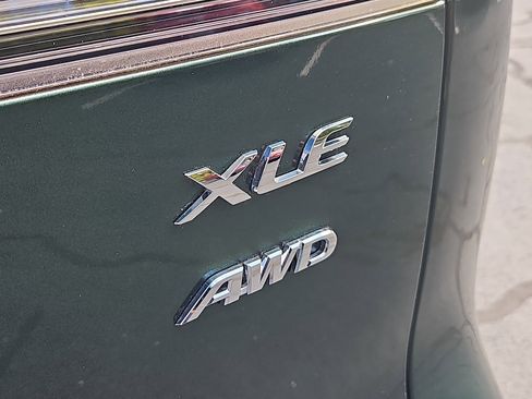 Used 2023 Toyota Corolla Cross XLE image 5