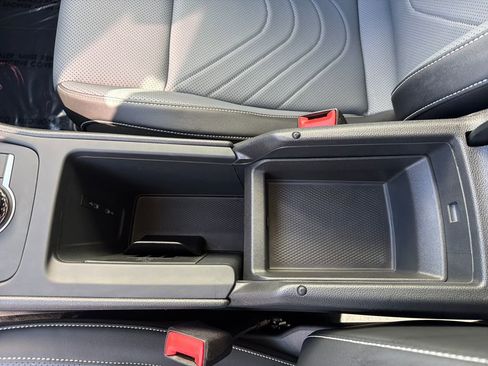 Certified 2025 Volkswagen Tiguan SE image 25