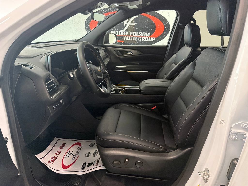 Used 2026 Chevrolet Traverse LT w/ Driver Confidence Package FWD image 11