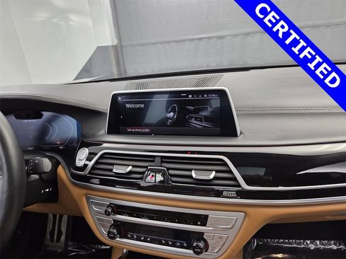 Certified 2022 BMW M760i xDrive w/ Luxury Rear Seating Package image 18