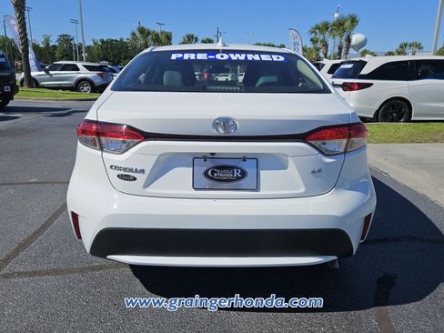 Used 2021 Toyota Corolla LE FWD image 4