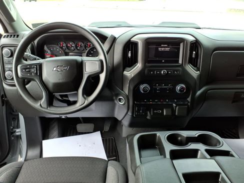 Used 2025 Chevrolet Silverado 1500 Custom Trail Boss AWD/4WD image 5