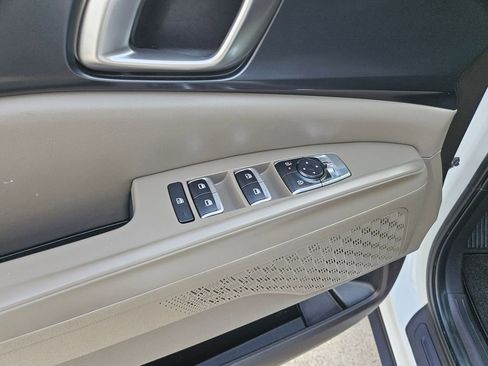 Used 2025 Kia Carnival image 15