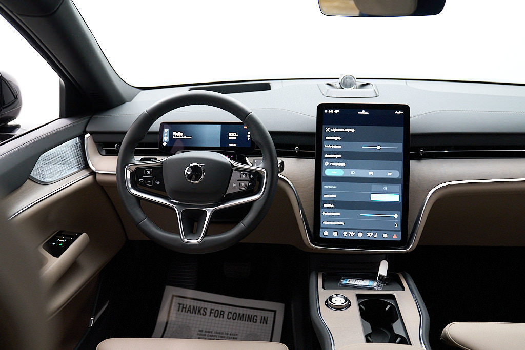 Certified 2025 Volvo EX90 Ultra AWD/4WD image 28