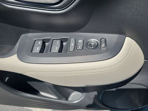Used 2025 Honda HR-V LX image 28