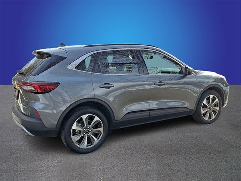 Used 2024 Ford Escape Platinum image 4