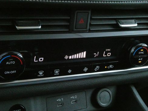 Used 2024 Nissan Rogue SV image 16