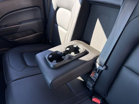 Used 2018 Chevrolet Colorado Z71 RWD image 32