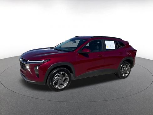 Used 2025 Chevrolet Trax LT image 4