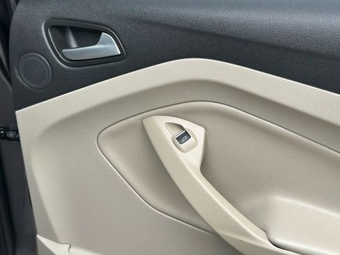 Used 2013 Ford C-MAX SEL image 25