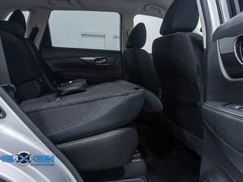 Used 2020 Nissan Rogue SV image 33