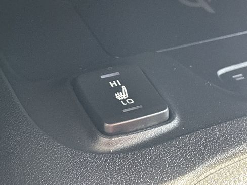 Used 2025 Toyota Corolla XLE image 28