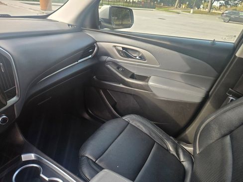 Used 2019 Chevrolet Traverse LT image 19