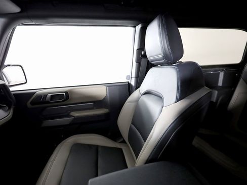 Used 2023 Ford Bronco Wildtrak image 41