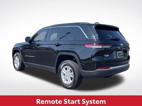Used 2024 Jeep Grand Cherokee Laredo w/ Luxury Tech Group I RWD image 5
