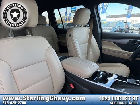 Used 2025 Buick Enclave Preferred image 12