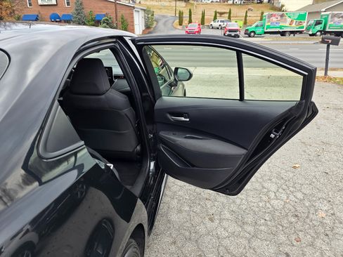 Used 2021 Toyota Corolla LE image 17