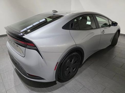 Used 2025 Toyota Prius LE image 5