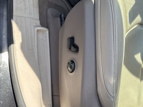 Used 2020 Chrysler Pacifica Touring-L image 5